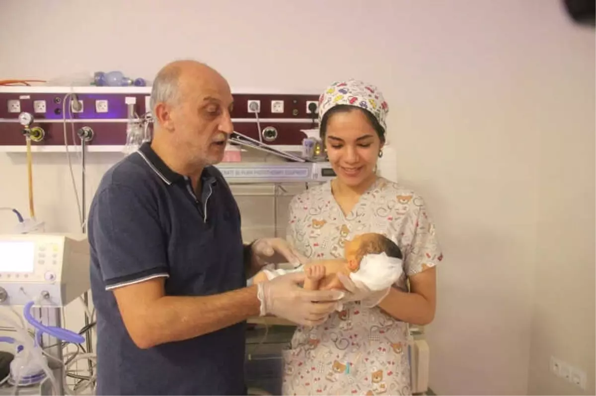 Hatay\'da İki Kafalı Bebek Dünyaya Geldi