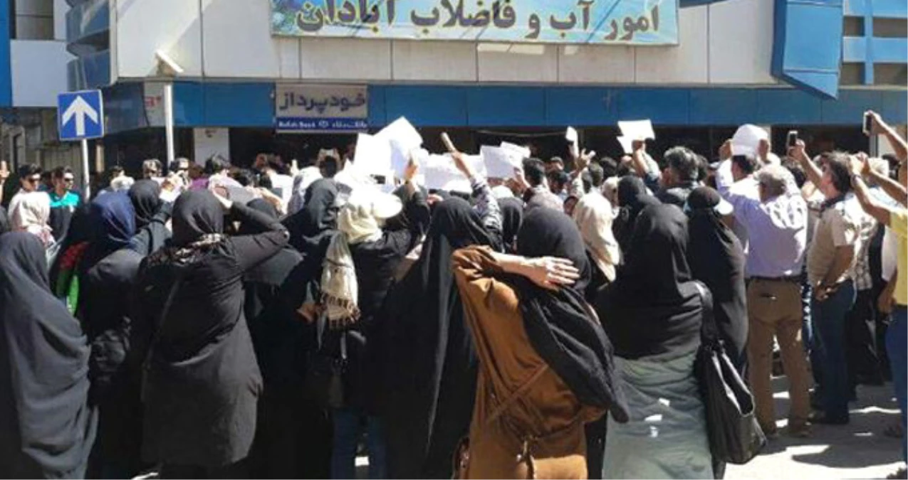 İran\'da Susuz Kalan Halk Sokaklara Döküldü