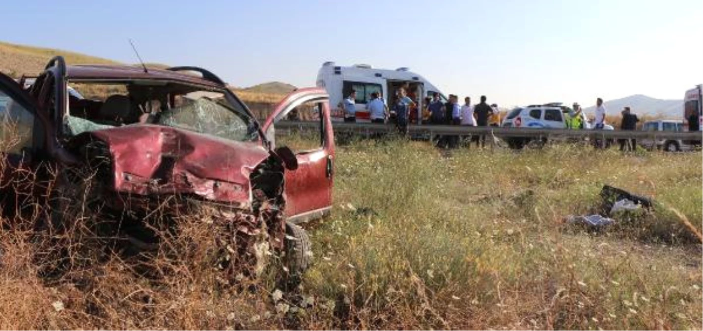 Kırıkkale\'de Kaza: Anne Öldü, Baba ve 3 Çocuğu Yaralı