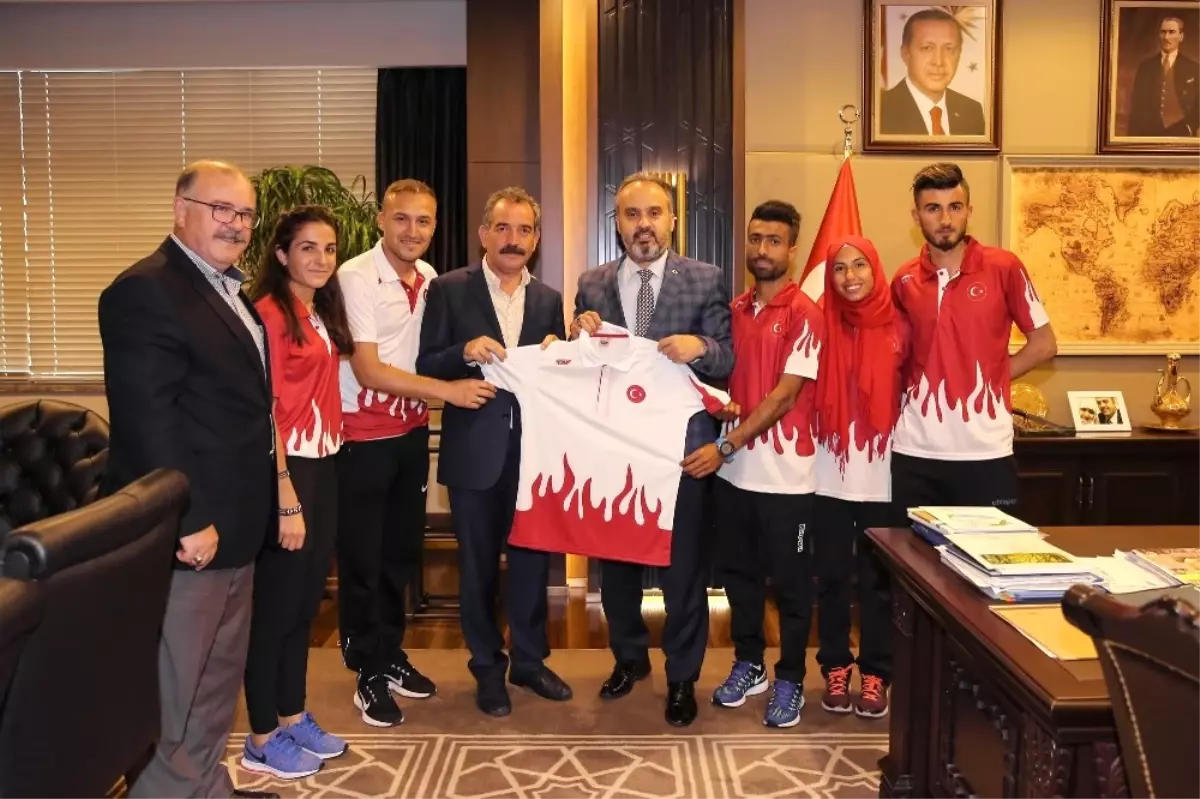 Milli Sporculardan Başkan Aktaş\'a Ziyaret