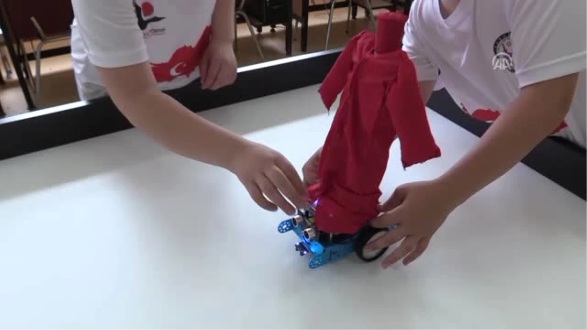 Ortaokul Öğrencileri "Mehteran" ve "Bekçi" Robot Tasarladı