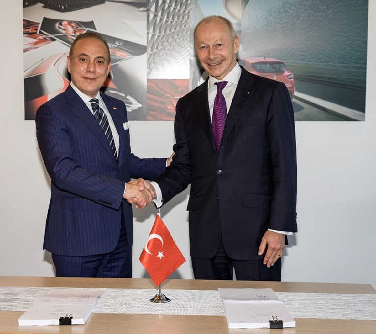 Oyak ve Renault Grubu Türkiye\'deki Ortaklıklarını Yeniledi
