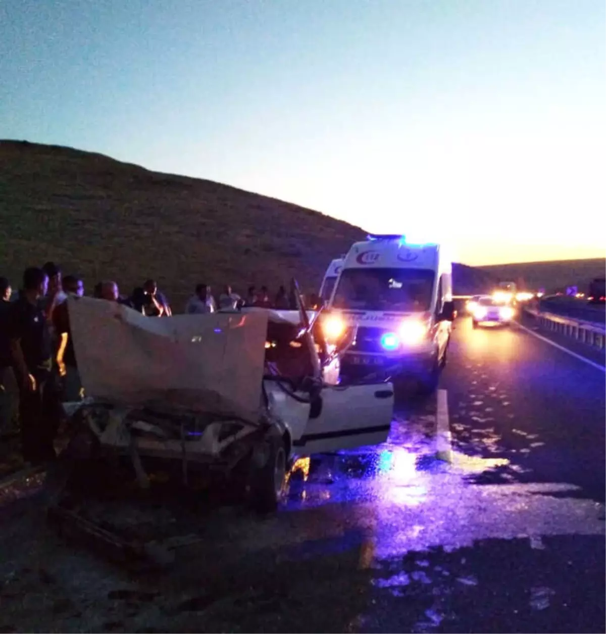 Şanlıurfa\'da Otomobil ile Kamyon Çarpıştı: 6 Yaralı