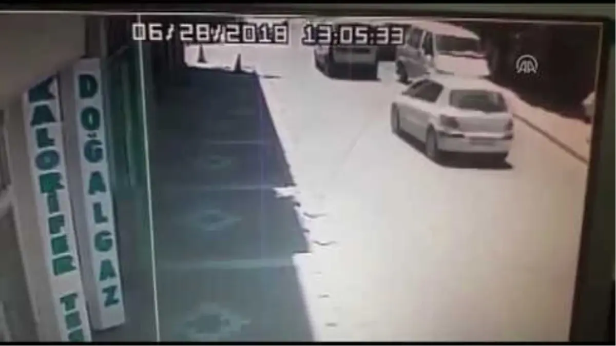 Suriyeli Çocuğun İkinci Kattan Düşme Anı Güvenlik Kamerasında - Nevşehir