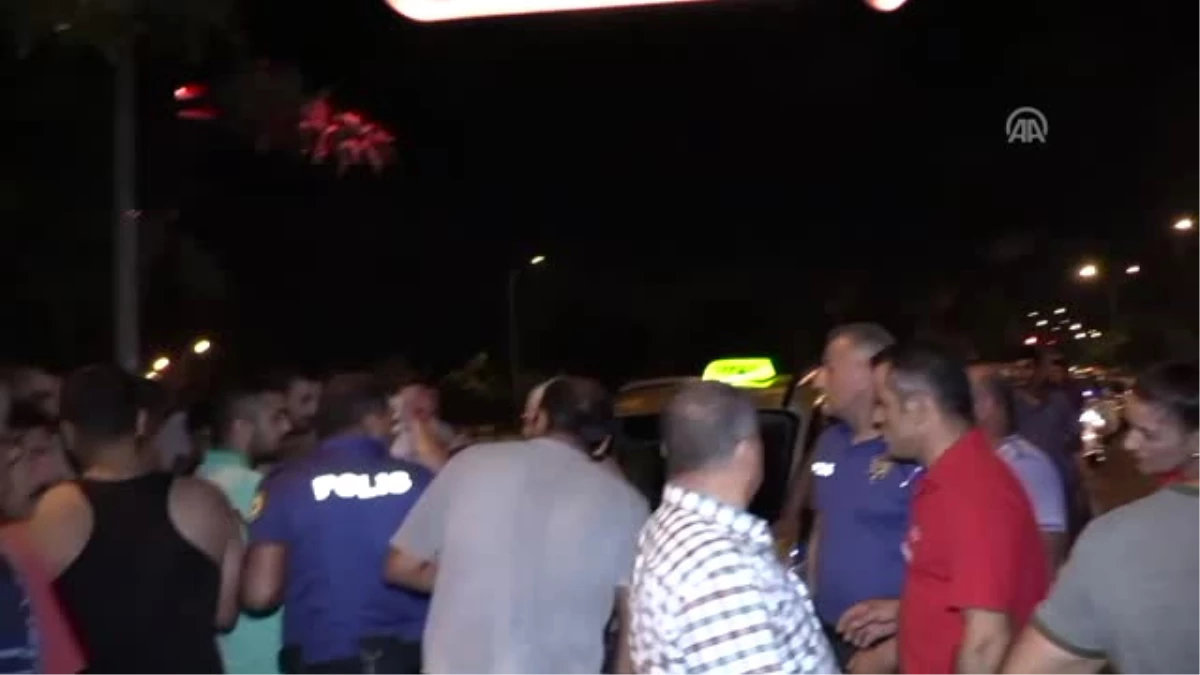 Taksiyle Çarpışan Otomobil Sulama Kanalına Düştü: 3 Yaralı