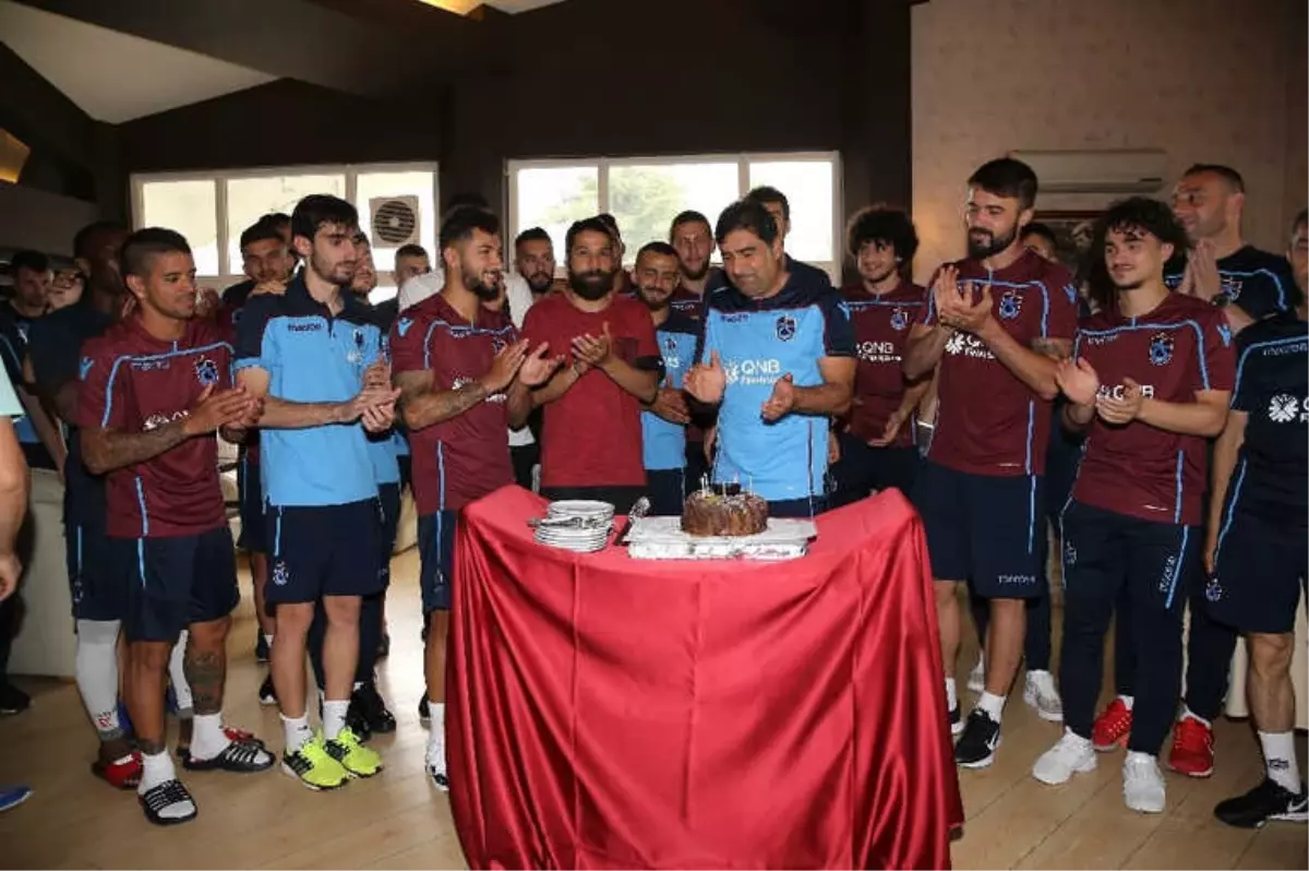 Trabzonspor\'da Ünal Karaman\'a Doğum Günü Kutlaması