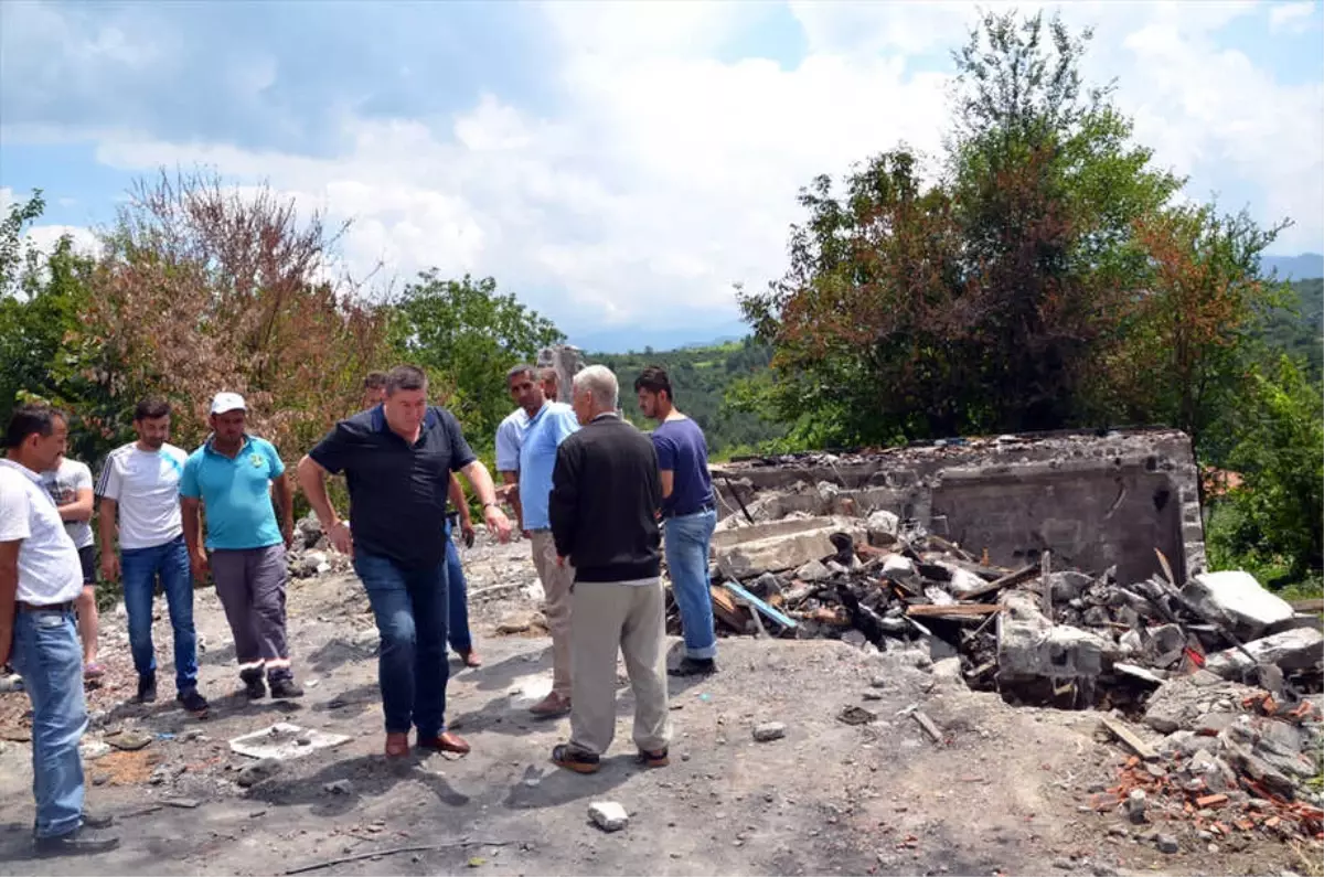 Alaplı Belediyesinden Evi Yanan Aileye Yardım