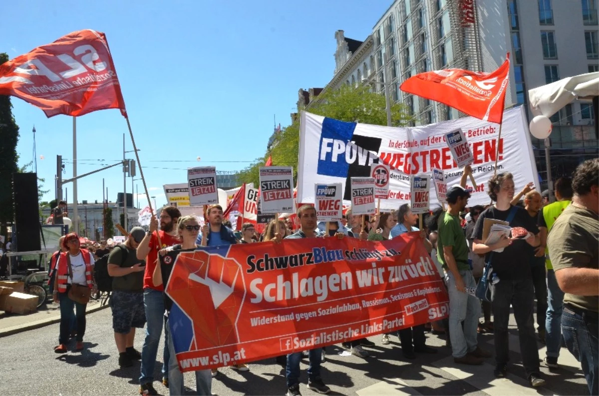 Avusturya\'da Aşırı Sağcı Hükümet Protesto Edildi