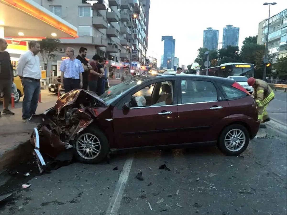 Beşiktaş\'ta Zincirleme Trafik Kazası: 4 Yaralı