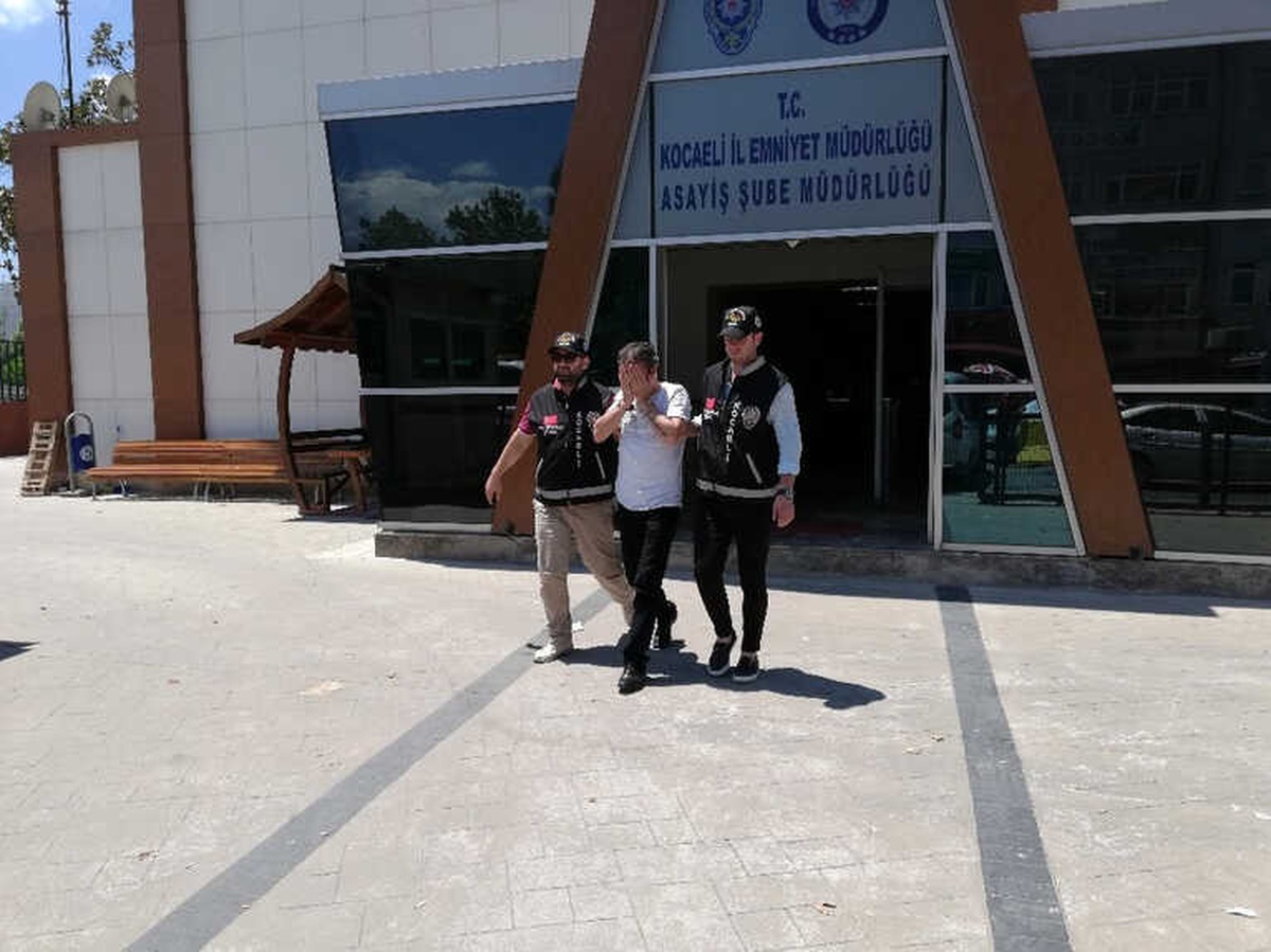 Çalıntı Otomobilleri Satan 2 Kişi Kocaeli\'de Yakalandı