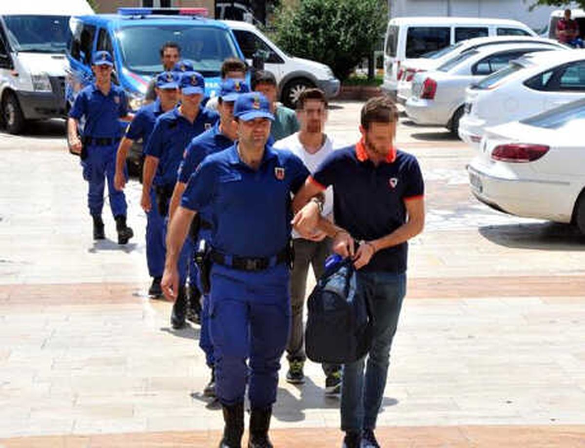 Fetö Şüphelisi 9 Astsubaydan 6\'sı Serbest