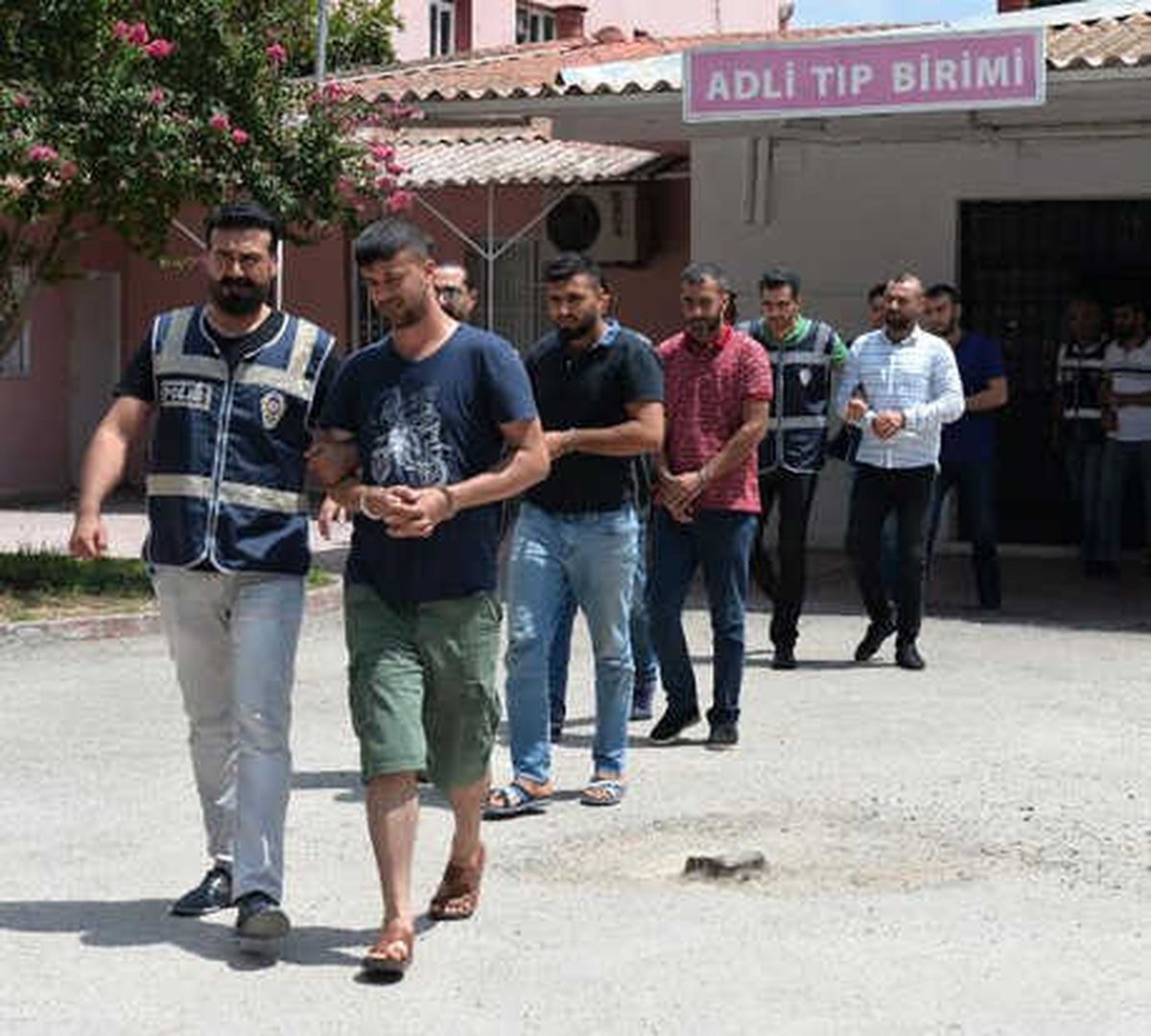 İş Yeri Kurşunlayan Çeteye 4 Tutuklama