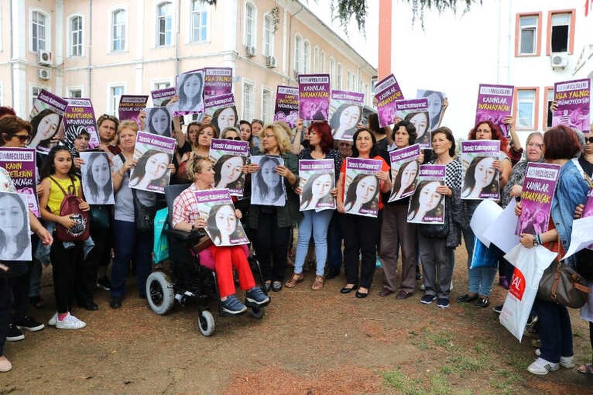 Kadınlar, Cinayet Kurbanı Ayşe İçin Toplandı