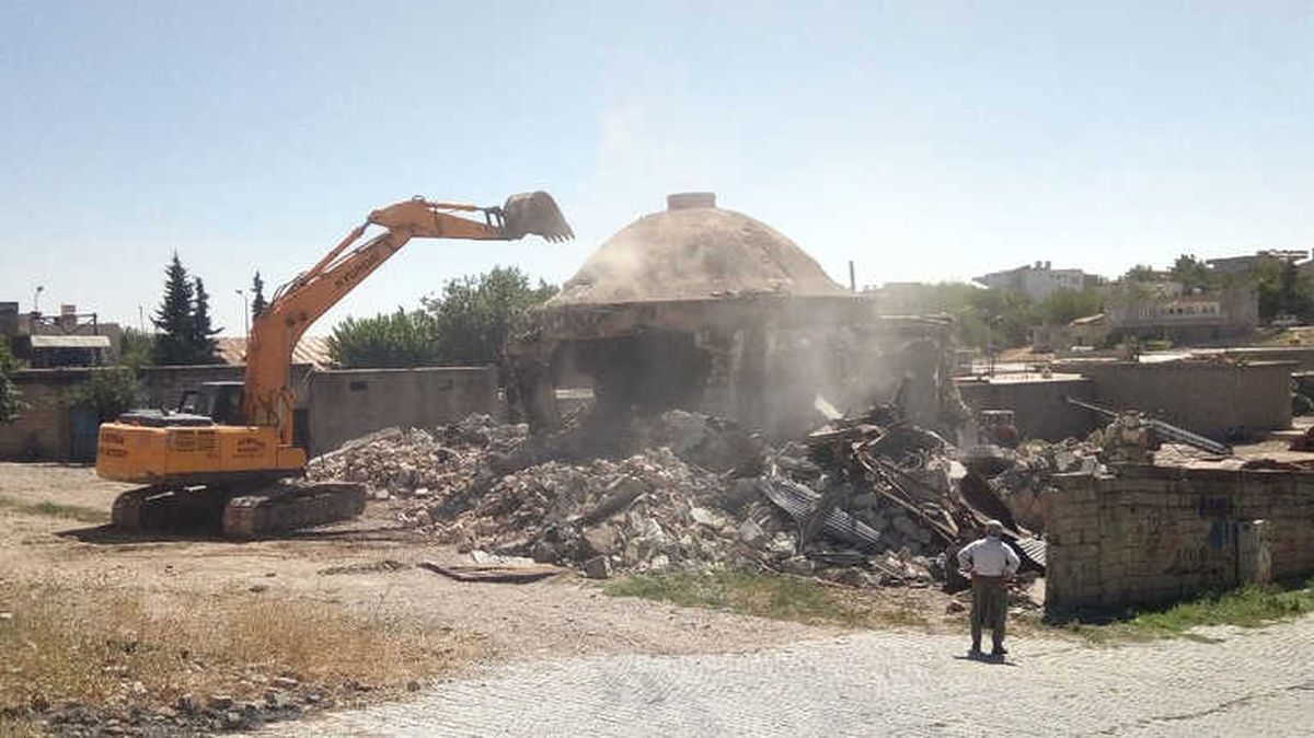 Kahta\'da Ki 51 Yıllık Hamam Yıkıldı