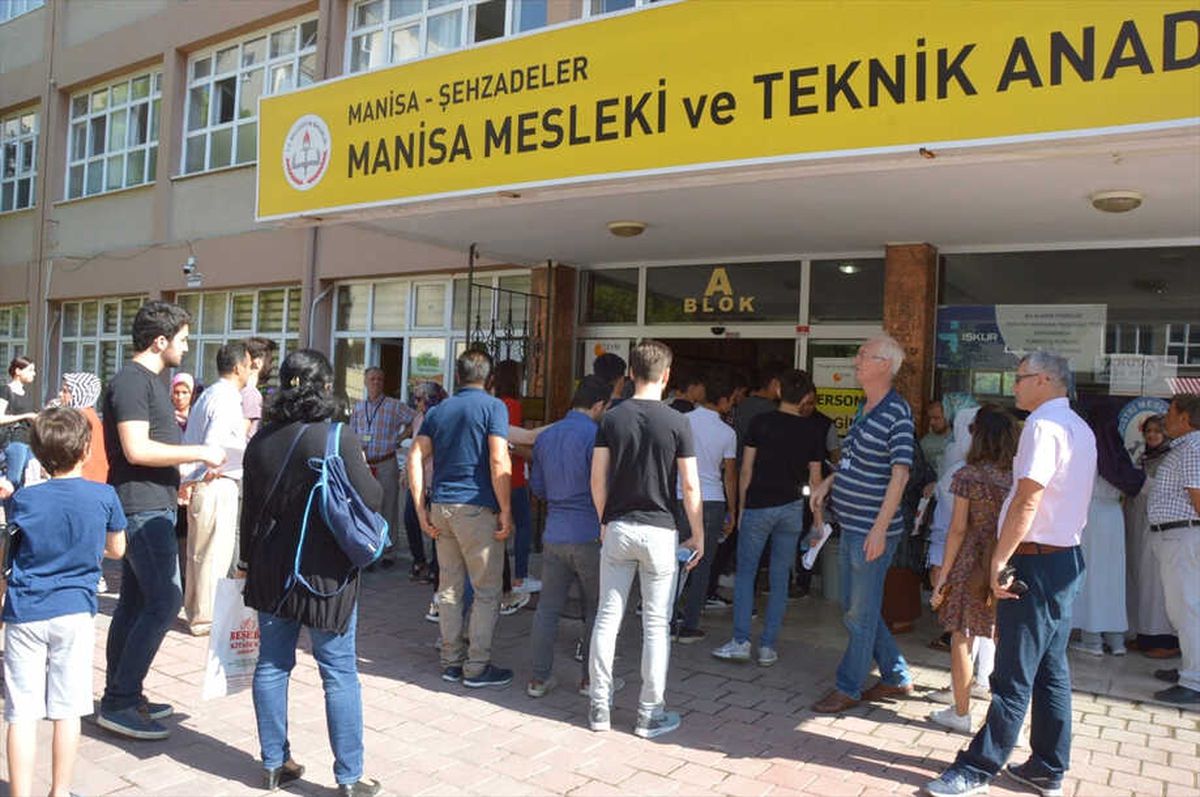 Yks\'nin Birinci Oturumu Başladı