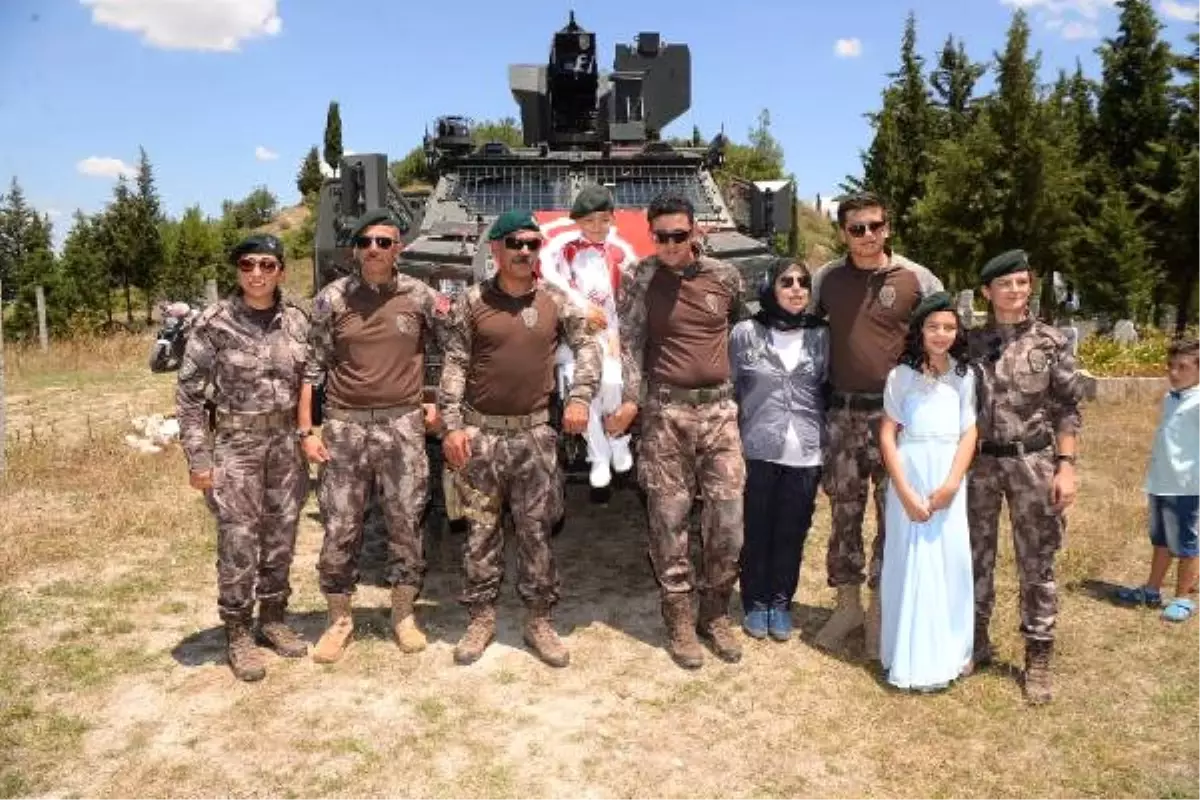 15 Temmuz Şehidinin Oğluna Zırhlı Sünnet Arabası