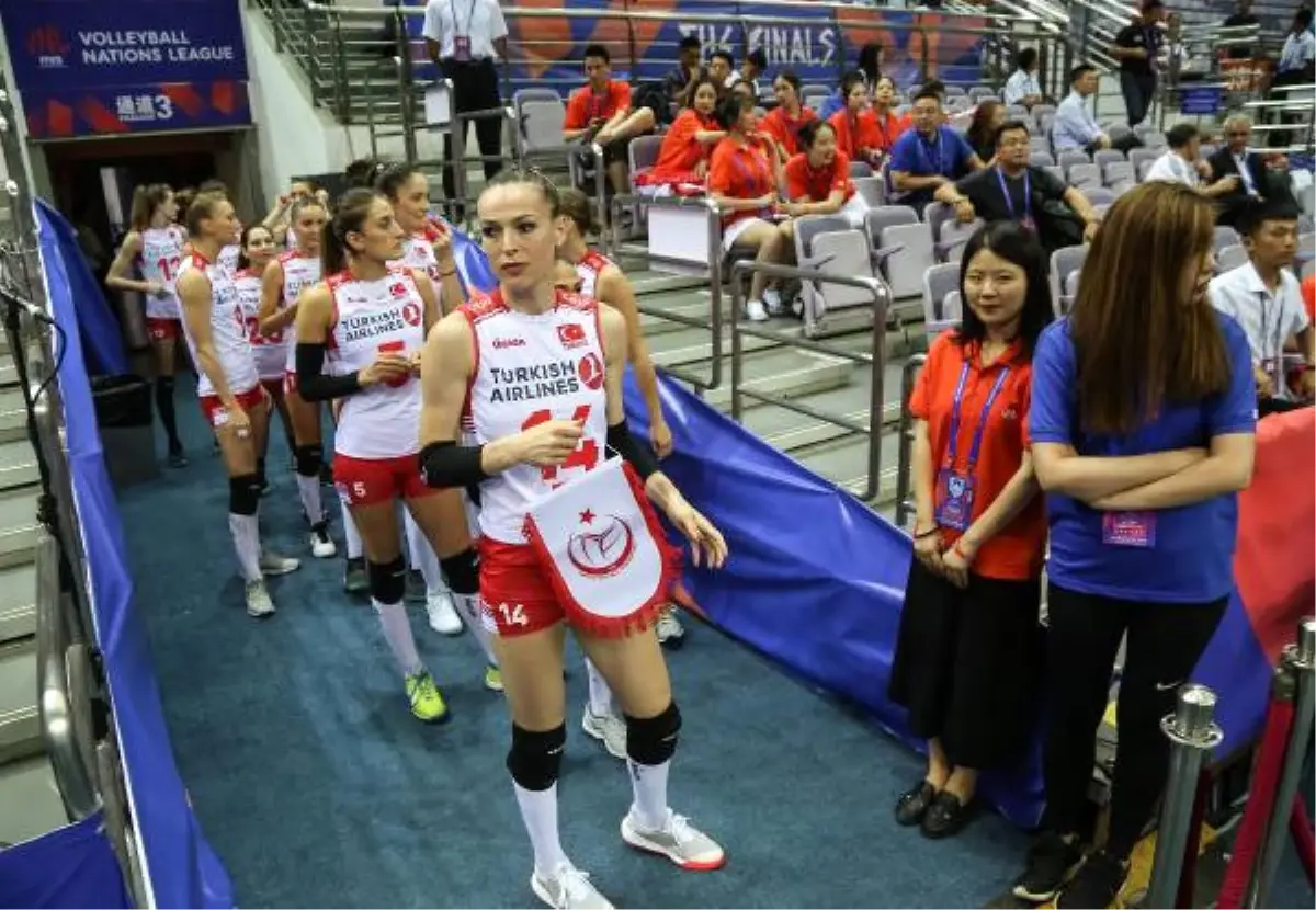 A Milli Kadın Voleybol Takımı\'ndan Gümüş Madalya