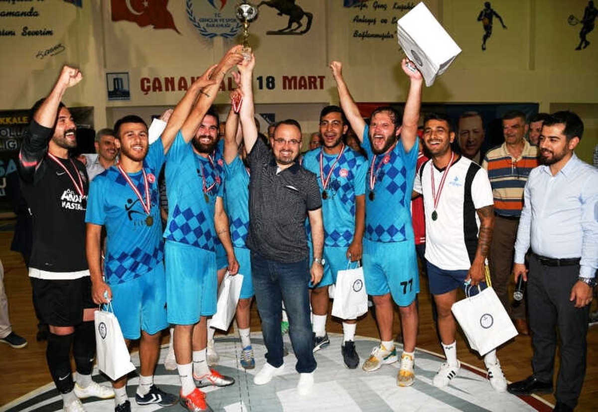 Ak Çanakkale İl Gençlik Kolları\'nın Futsal Turnuvası Sona Erdi