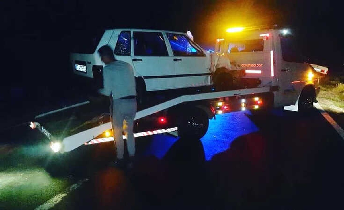 Antalya\'da Motosiklet ile Otomobil Kafa Kafaya Çarpıştı: 2 Ölü