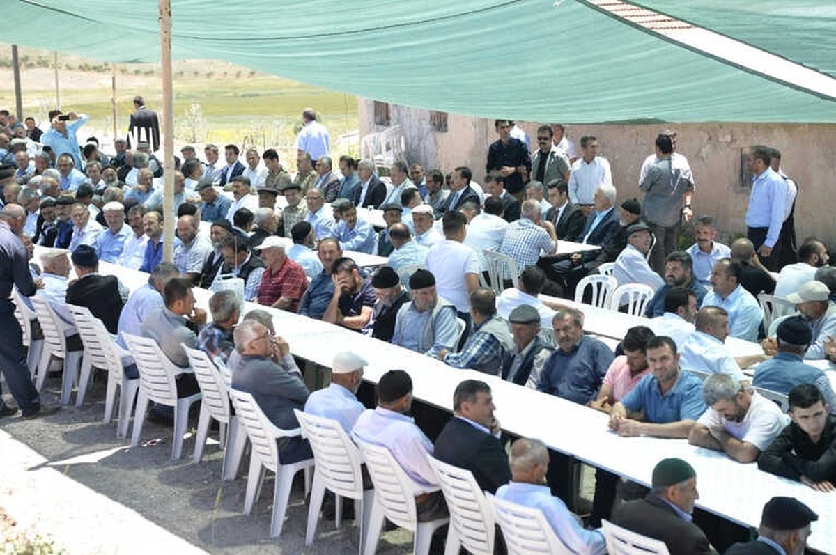 Bakan Tüfenkci\'den Şehidin Ailesine Taziye Ziyareti
