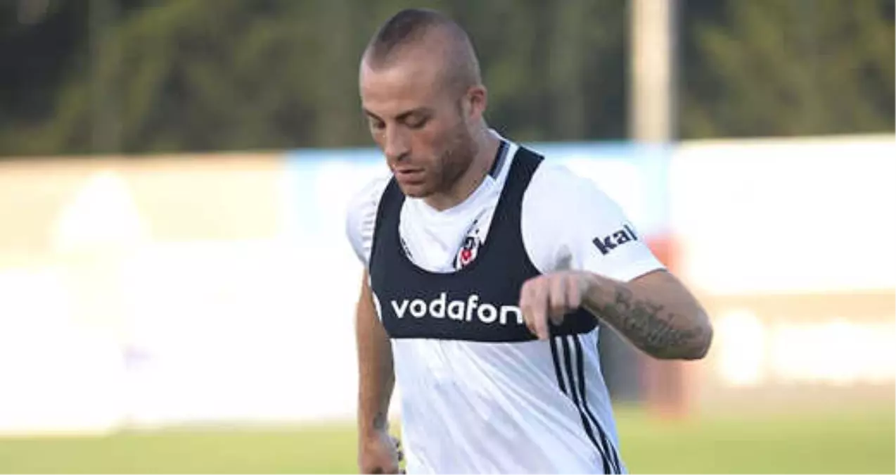 Beşiktaş\'ta Gökhan Töre, Slovakya Kampına Katıldı