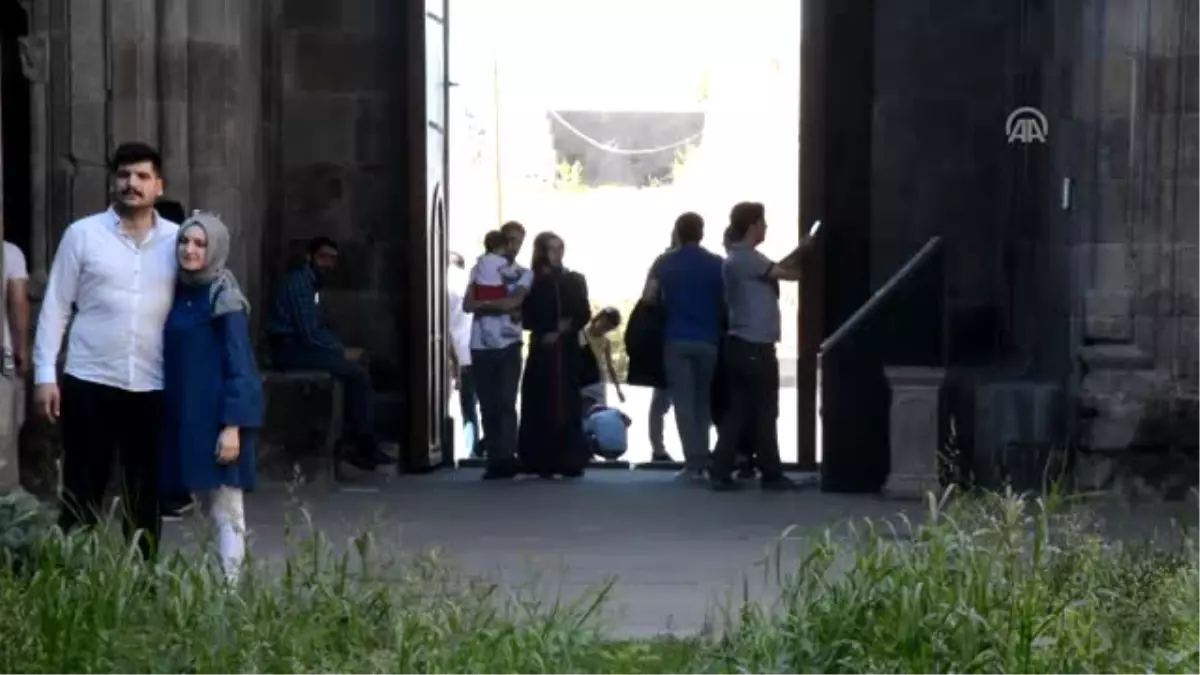 Çifte Minareli Medrese\'de Hafta Sonu Yoğunluğu