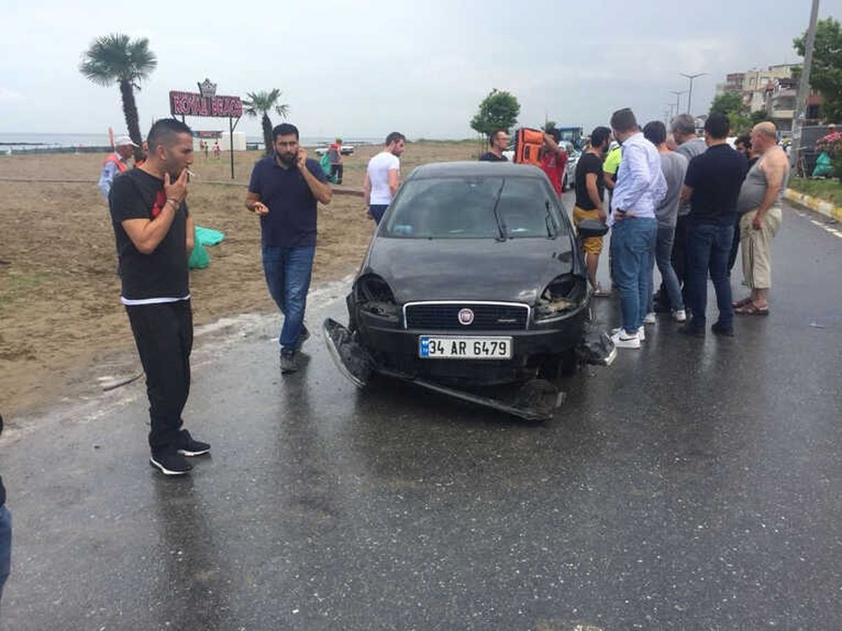 Otomobil Sürücüsü Direksiyon Hakimiyetini Kaybederek Refüje Çıktı: 1 Yaralı