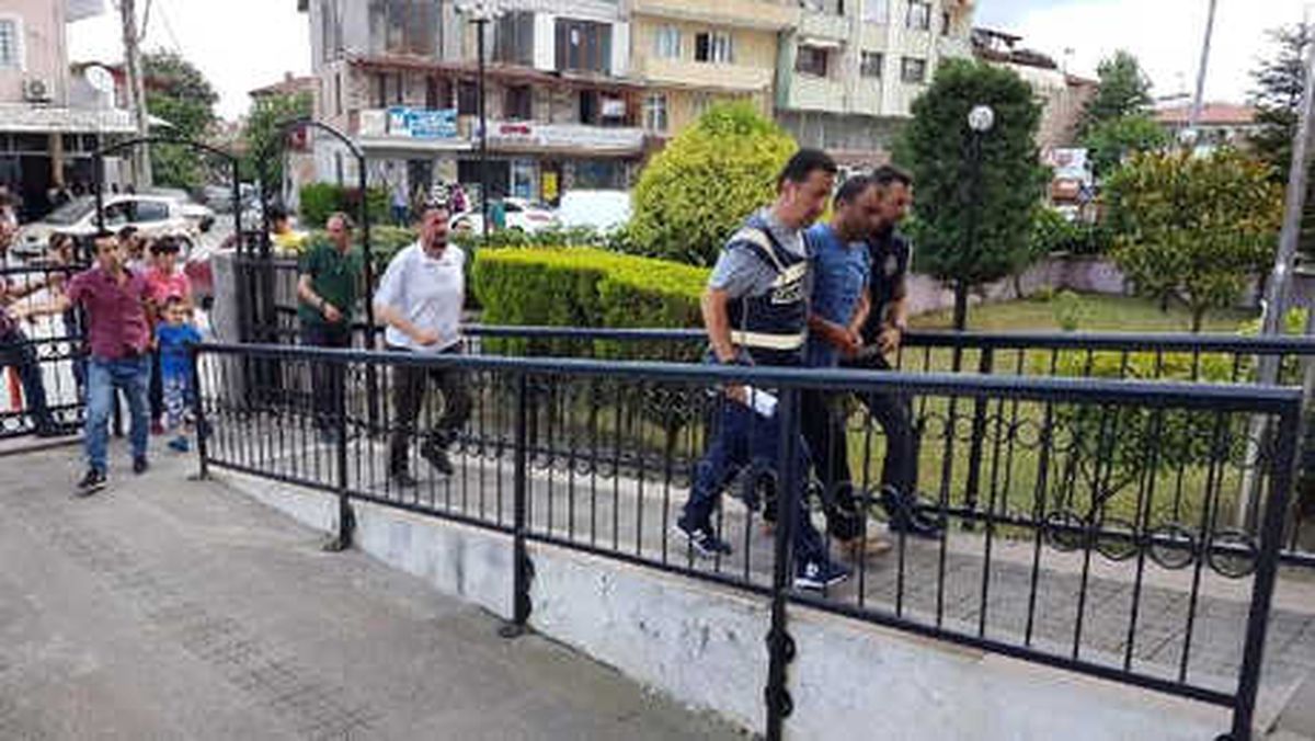 Sapanca\'da 10 İş Yerini Yaktığı İddia Edilen Şüpheli, Adliyede (2)