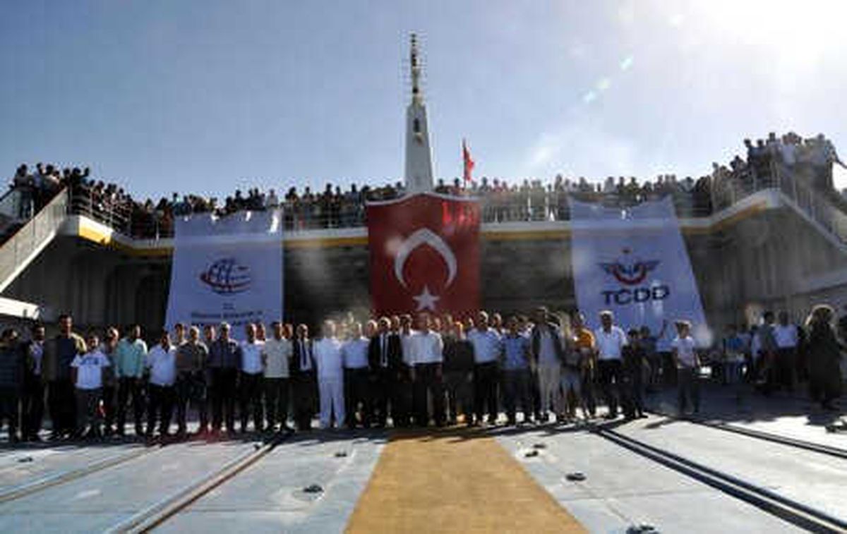 Van Gölü\'nde Denizcilik ve Kabotaj Bayramı Kutlaması