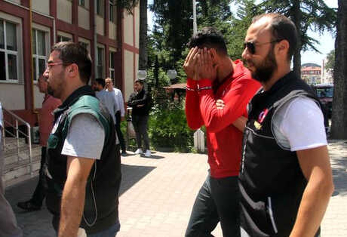 17 Kilo Esrarla Yakalandı, \'2 Evliyim, Bu Yolu Seçmek Zorunda Kaldım\' Dedi