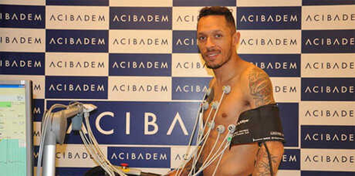 Beşiktaş\'ta Adriano Correia Sağlık Kontrolünden Geçirildi