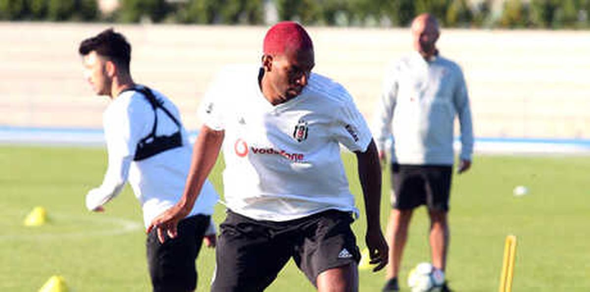Beşiktaş\'ta Ryan Babel ve Gary Medel Sevinci