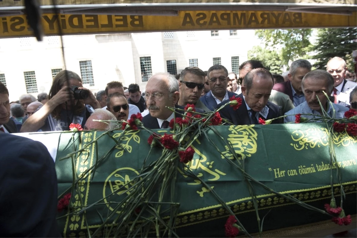 CHP Lideri Kılıçdaroğlu Bayrampaşa Eski İlçe Başkanı Zahit Gürdal\'ın Cenaze Törenine Katıldı