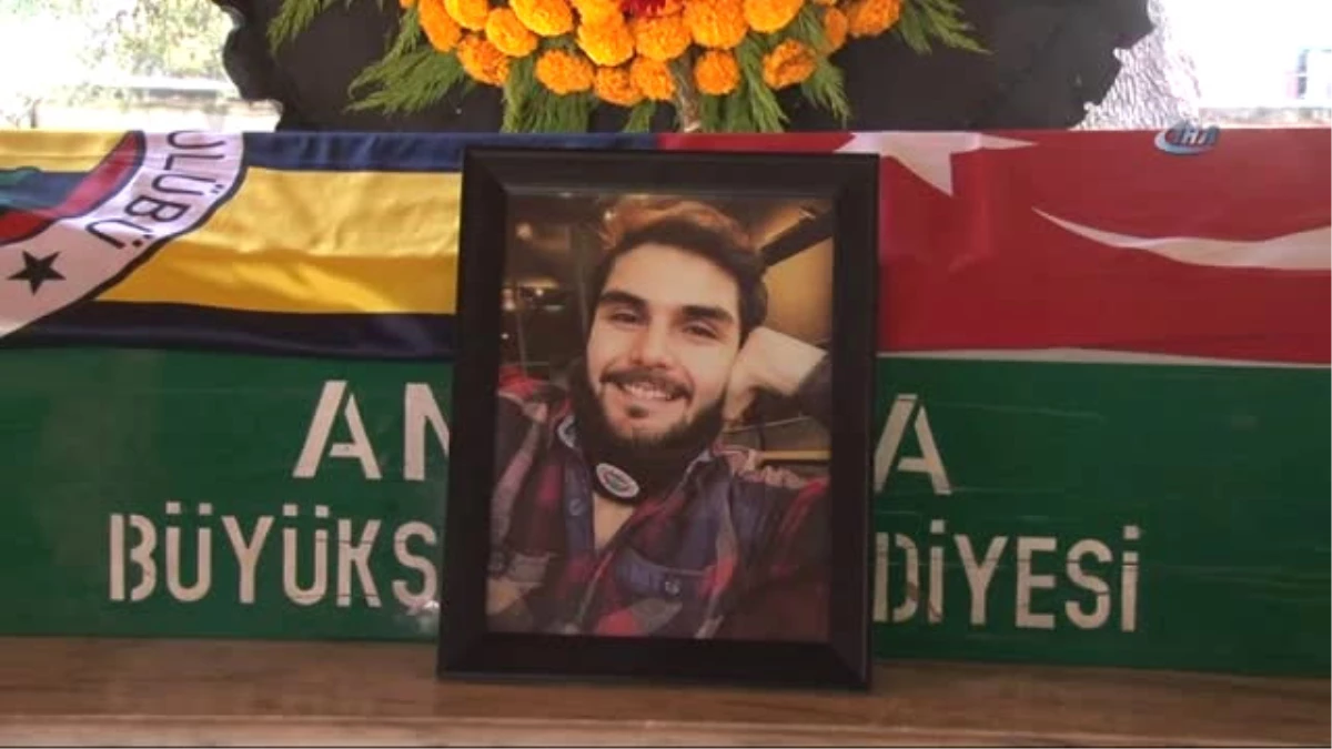 Dominik\'te Öldürülen Kameraman Alper Baycın Gözyaşları Arasında Toprağa Verildi