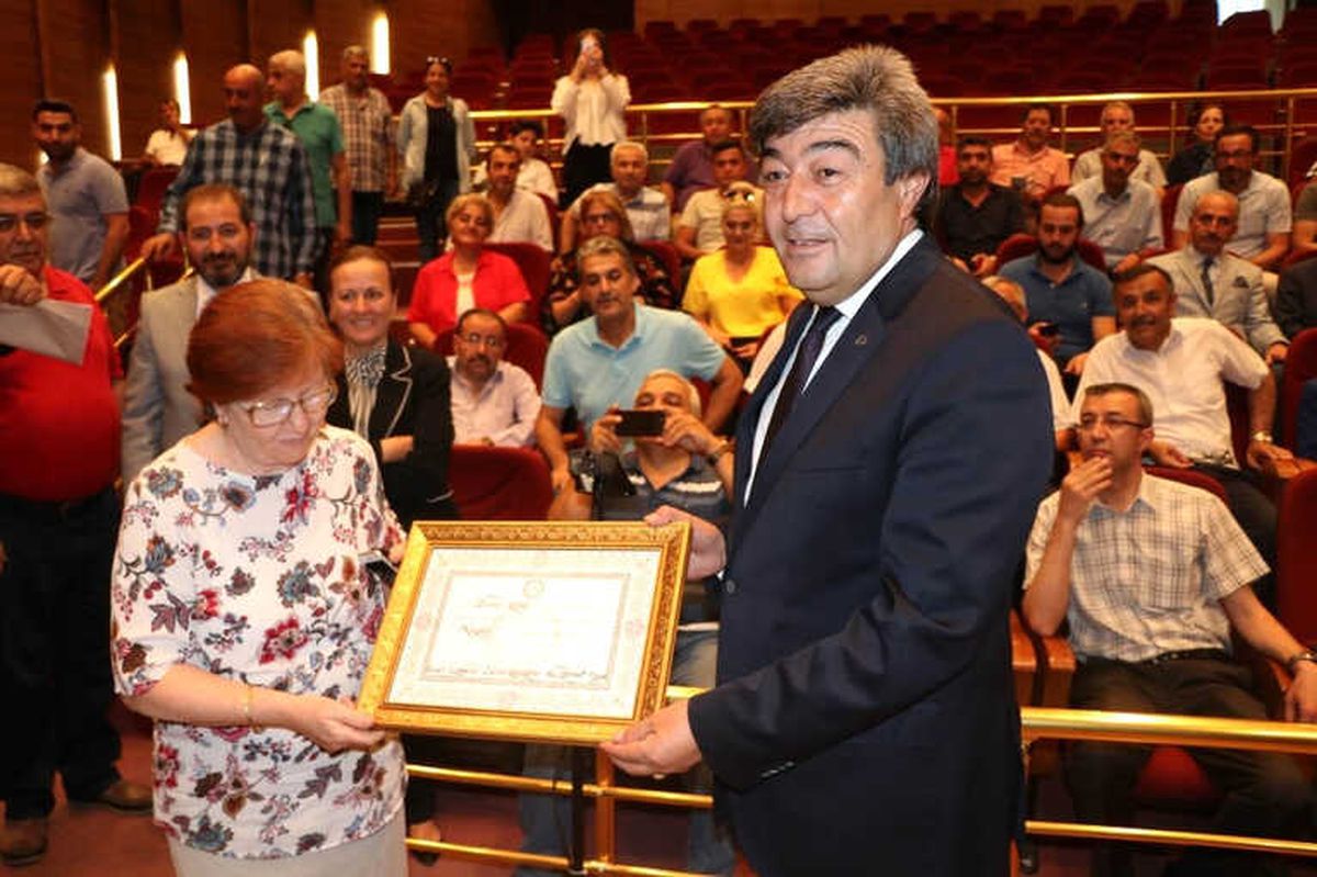 Dursun Ataş Mazbatasını Aldı