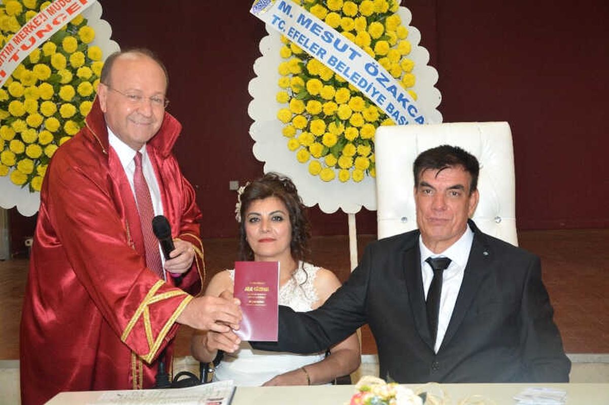 Engelli Çift, Başkan Özakcan\'ın İmzası ile Dünya Evine Girdi