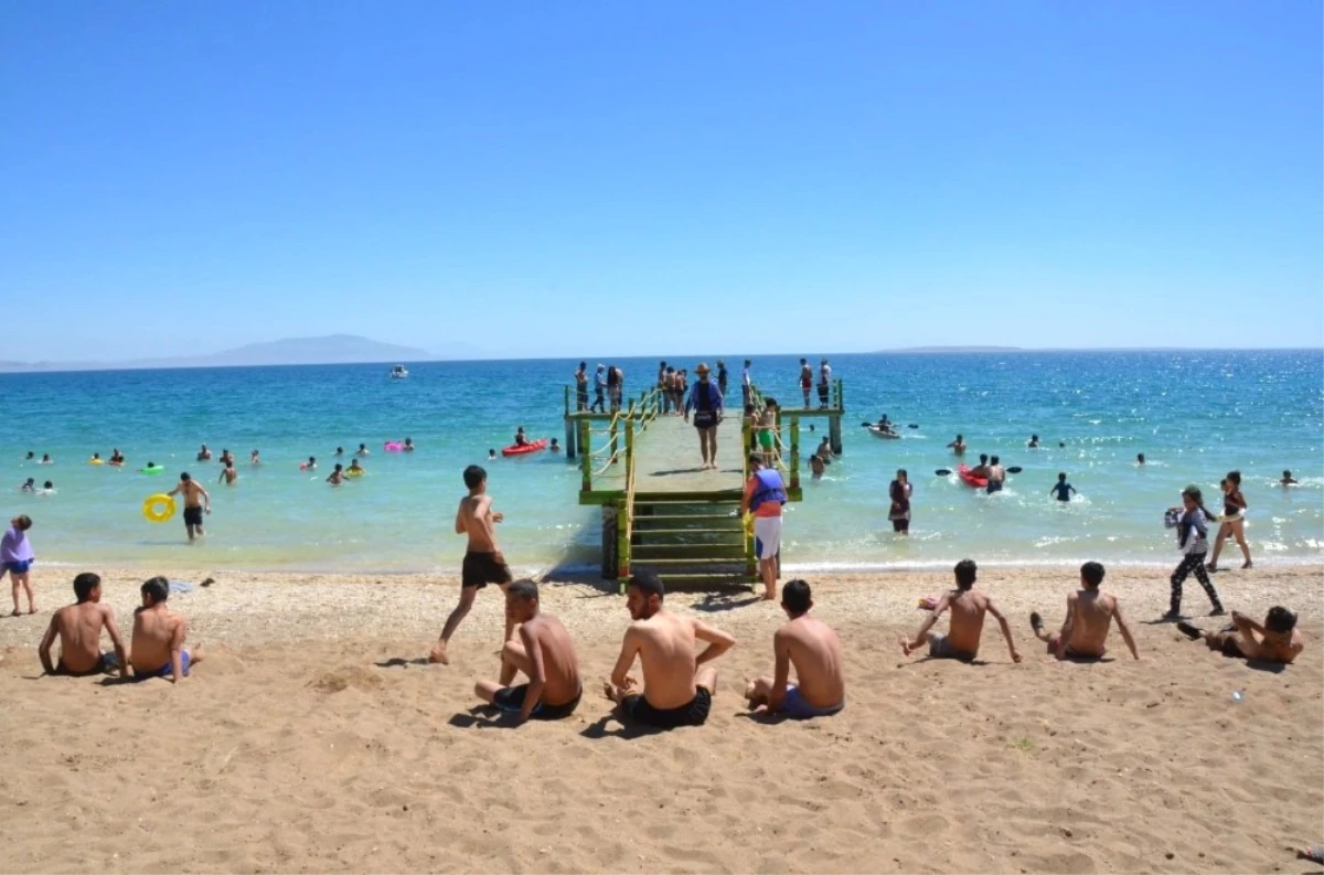 Erciş Belediyesi Kadın ve Aile Plajı\'nın Sezon Açılışı Gerçekleştirildi