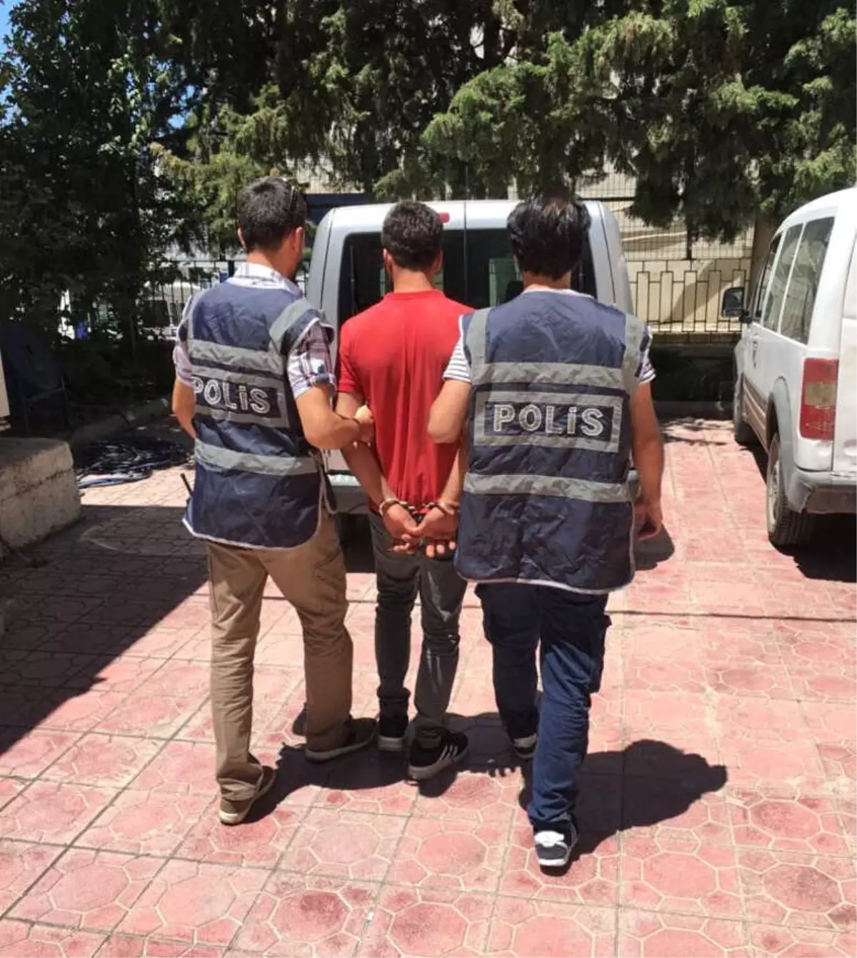 Kahta\'da Polis Ekipleri Uyuşturucu Tacirlerine Göz Açtırmıyor