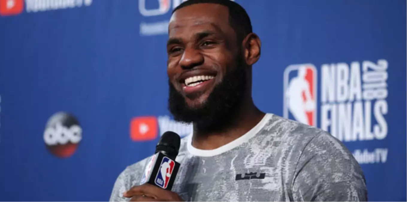 Lebron James Los Angeles Lakers\'a İmzayı Attı