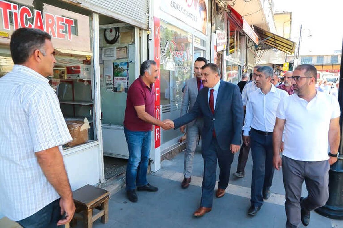 Minibüs Durakları Çağdaş ve Modern Bir Görünüme Kavuşuyor