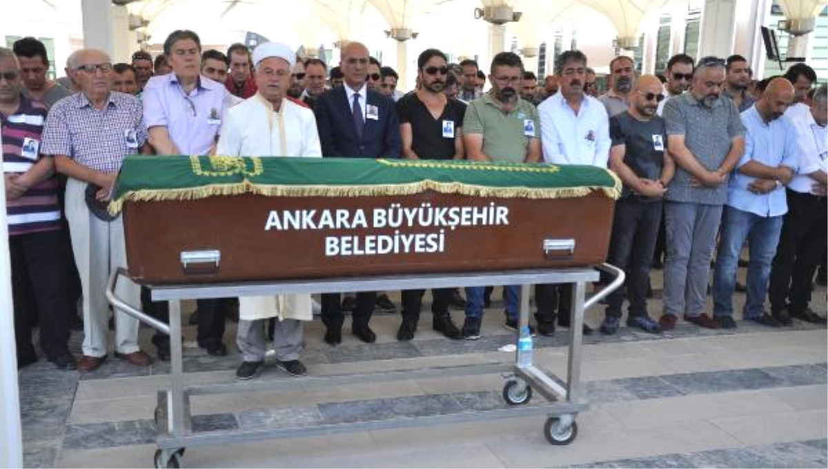 Müzisyen Metin Kor\'un Cenazesi Ankara\'da Toprağa Verildi
