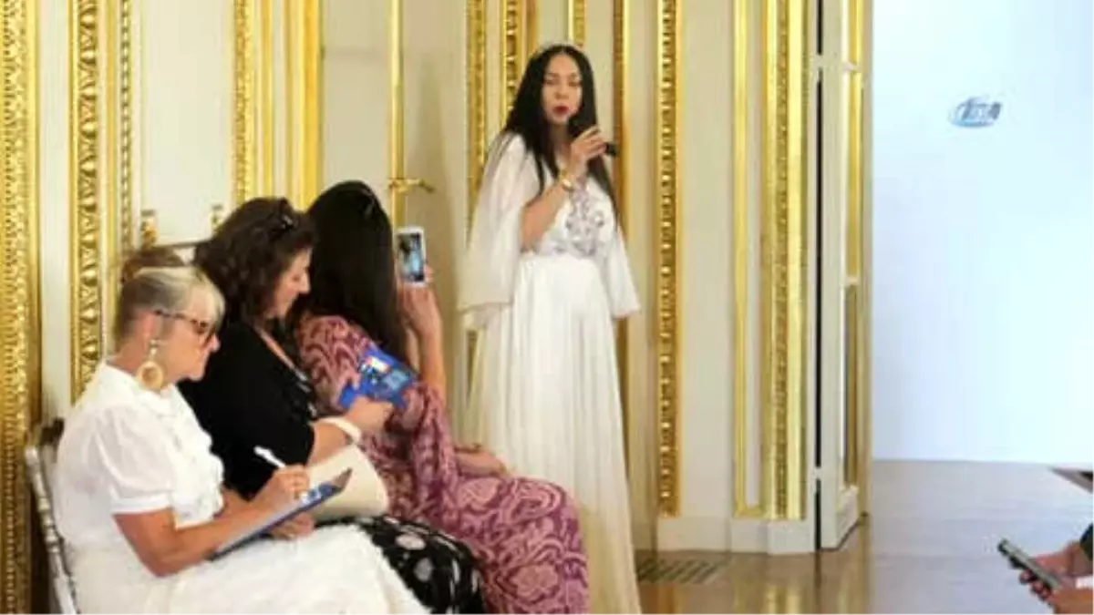 Paris Haute Couture Moda Haftası\'ndan Renkli Görüntüler