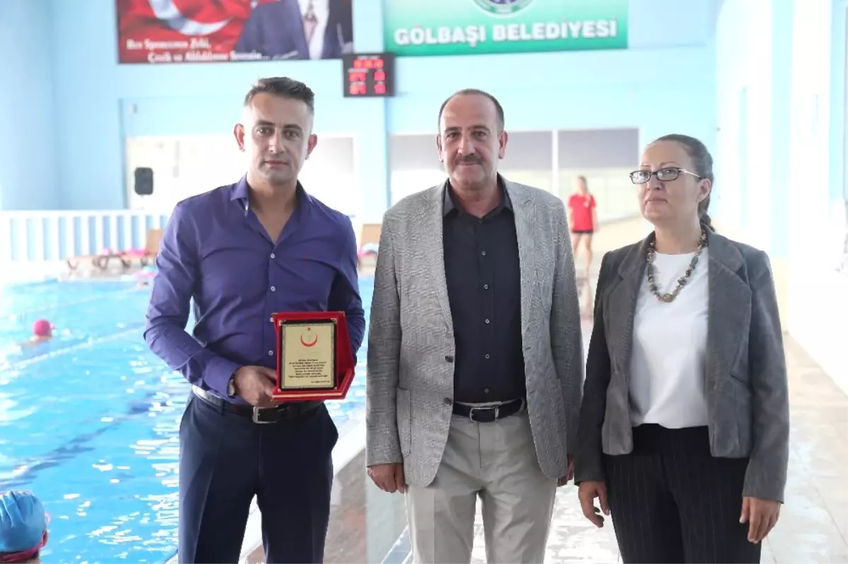 Rauf Denktaş Yüzme Havuzu\'na "Yüzde 100 Güvenle Yüz" Plaketi Verildi