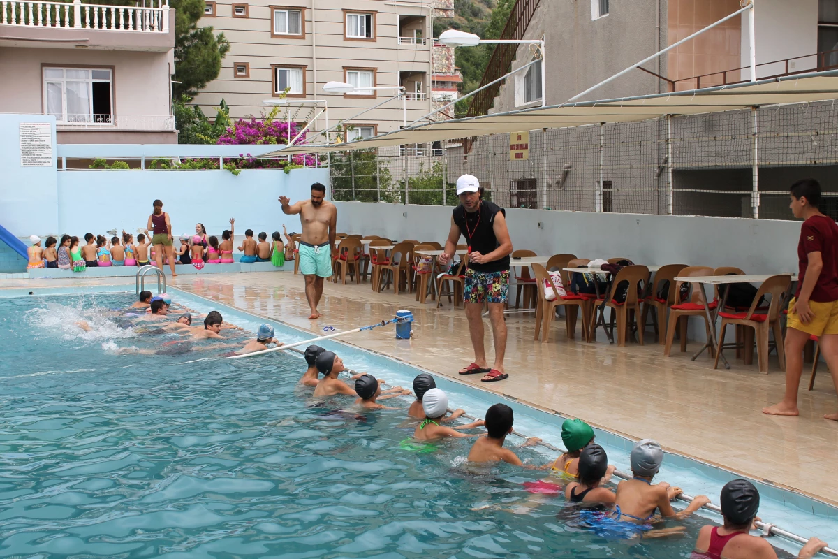 Samandağ Belediyesi Ücretsiz Yüzme Kursu Başladı
