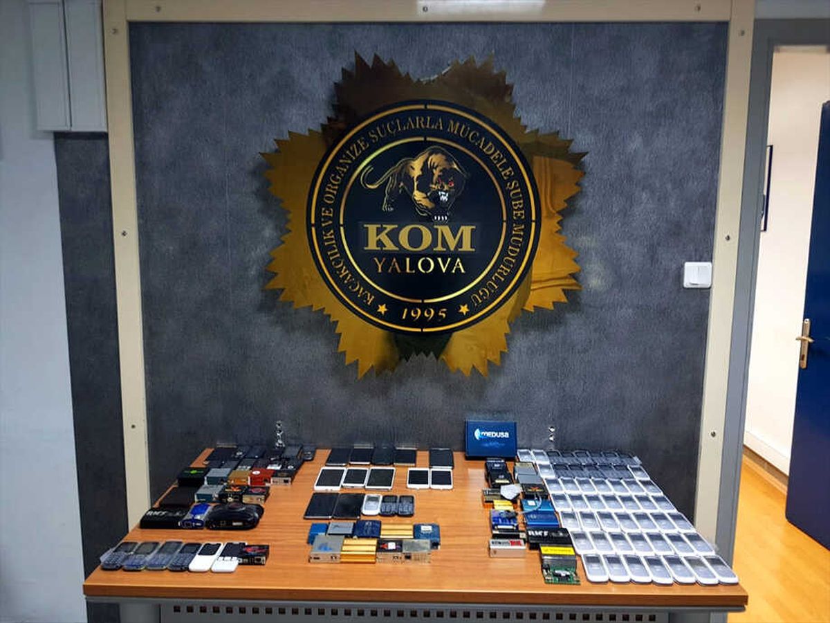 Yalova\'da Kaçak Cep Telefonu Operasyonu