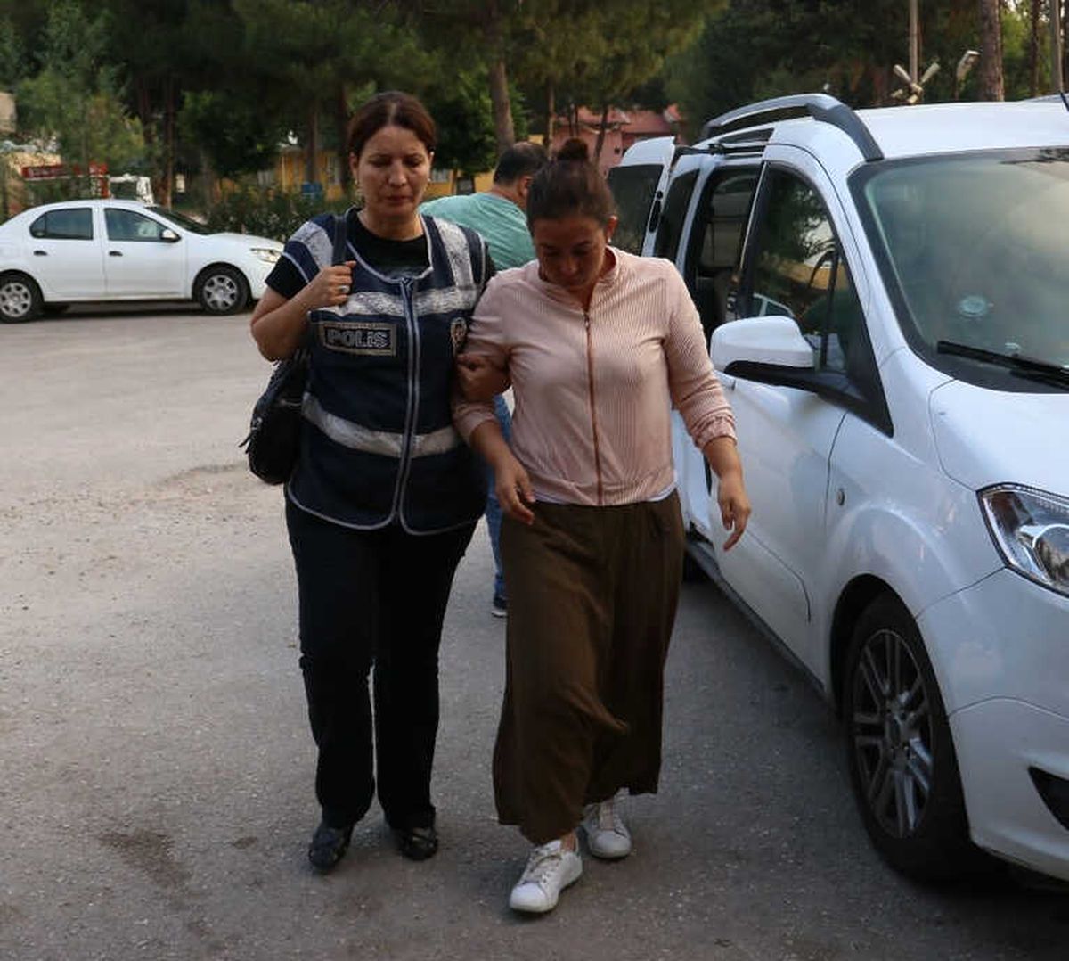 Adana\'da Suç Örgütüne Operasyon: 8 Gözaltı