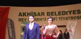 Akhisarlı Kuaförlerden Gelin-damat Şovu