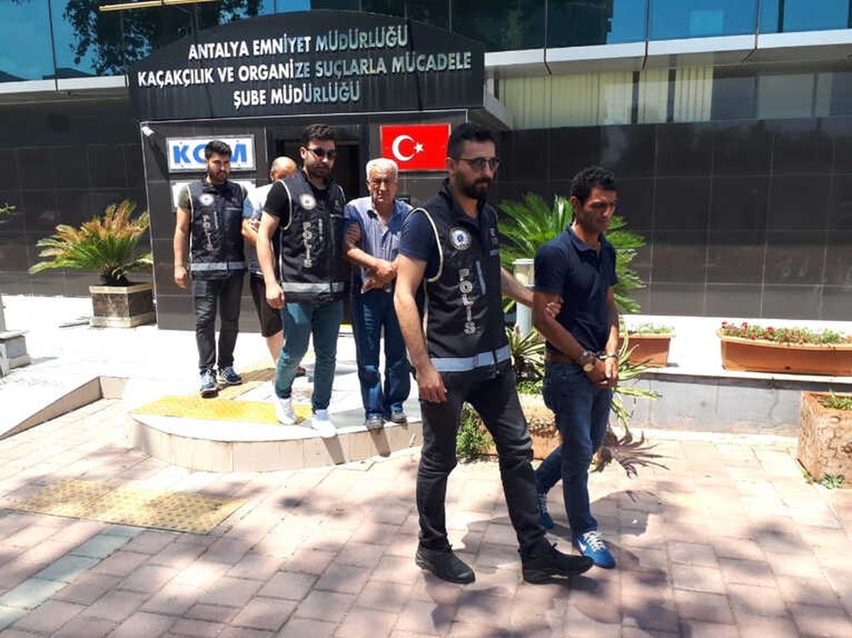 Antalya\'da Aranan 17 Kişi Yakalandı