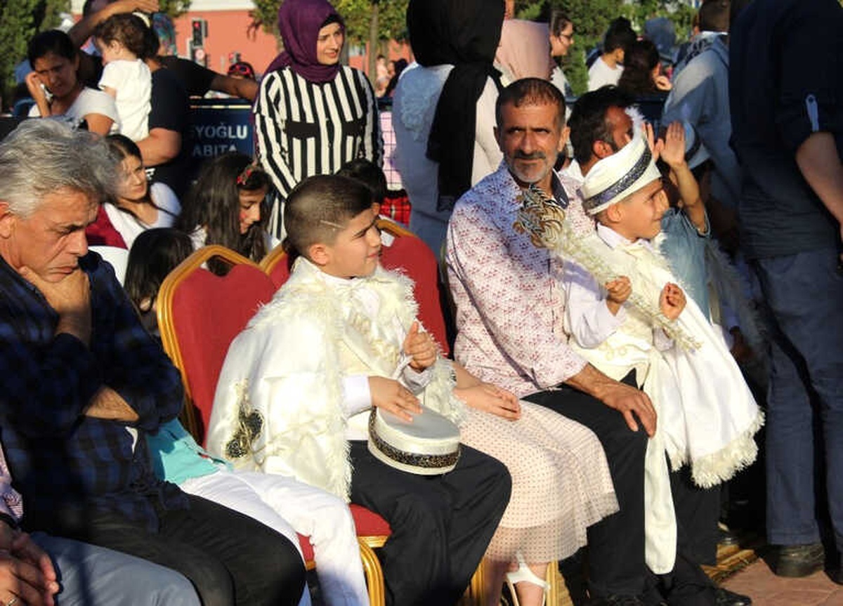 Beyoğlu\'nda 400\'den Fazla Çocuk Toplu Sünnet Şöleninde Eğlendi