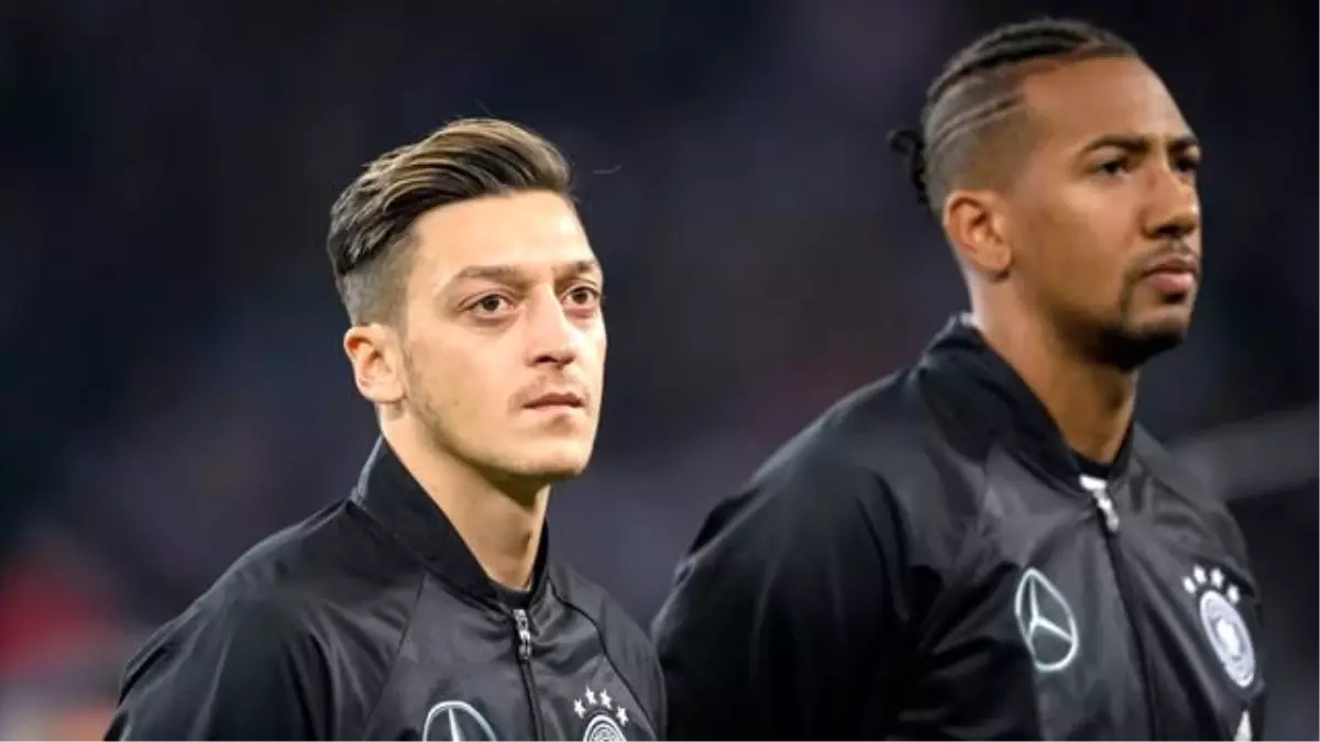 Boateng\'den Mesut\'a Destek: "O Bir Sanatçı, Savaşçı Değil"